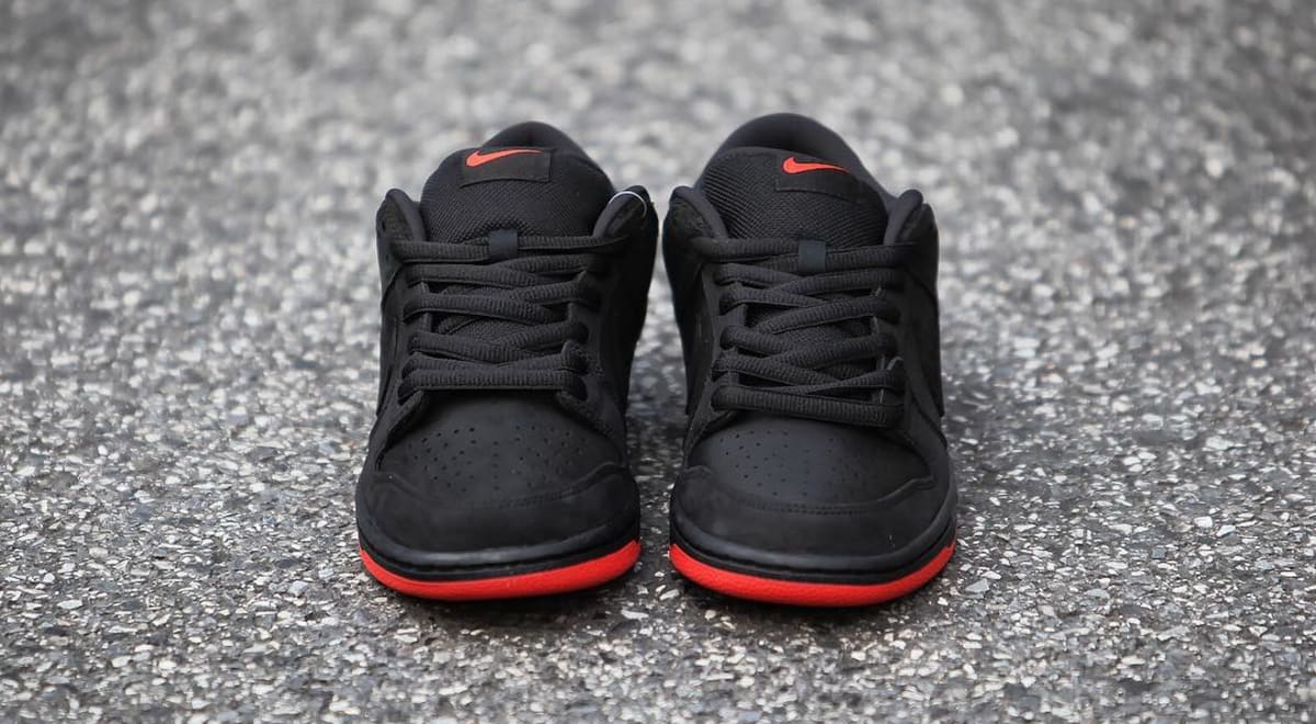 nike dunk black pigeon