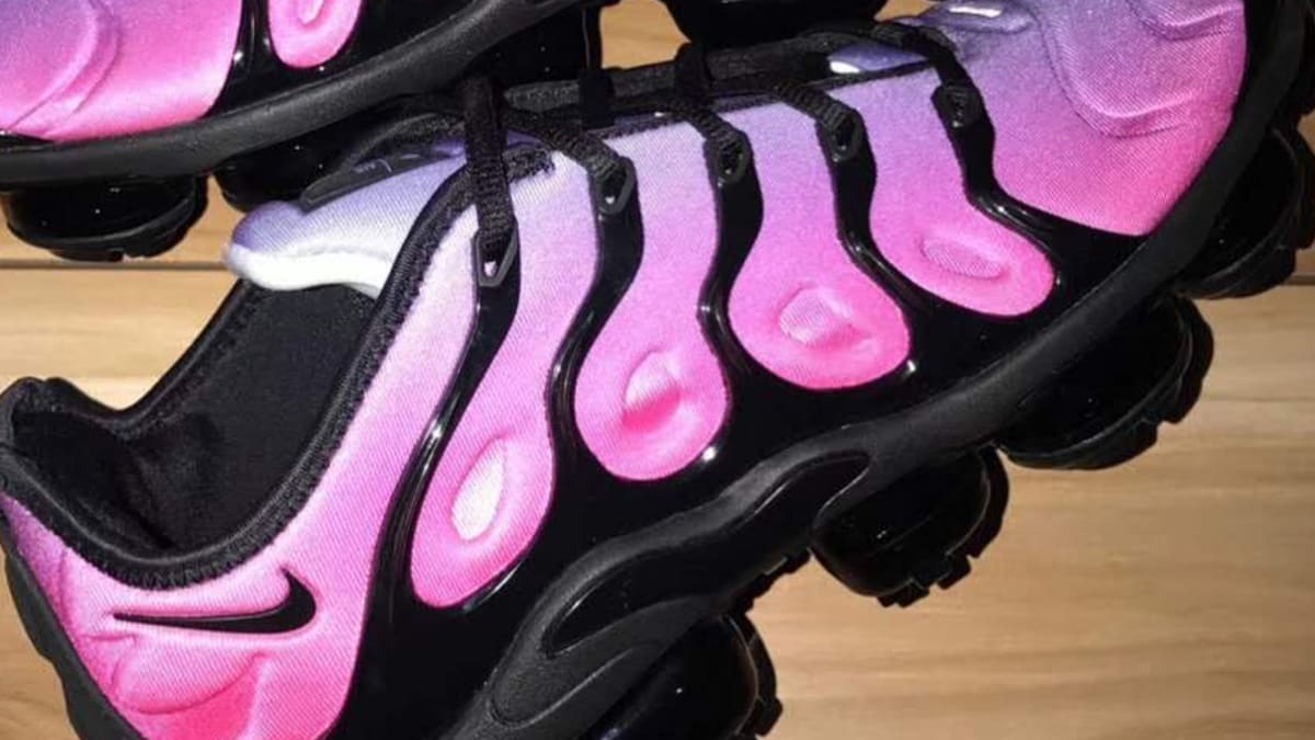 nike vapormax plus pink and white