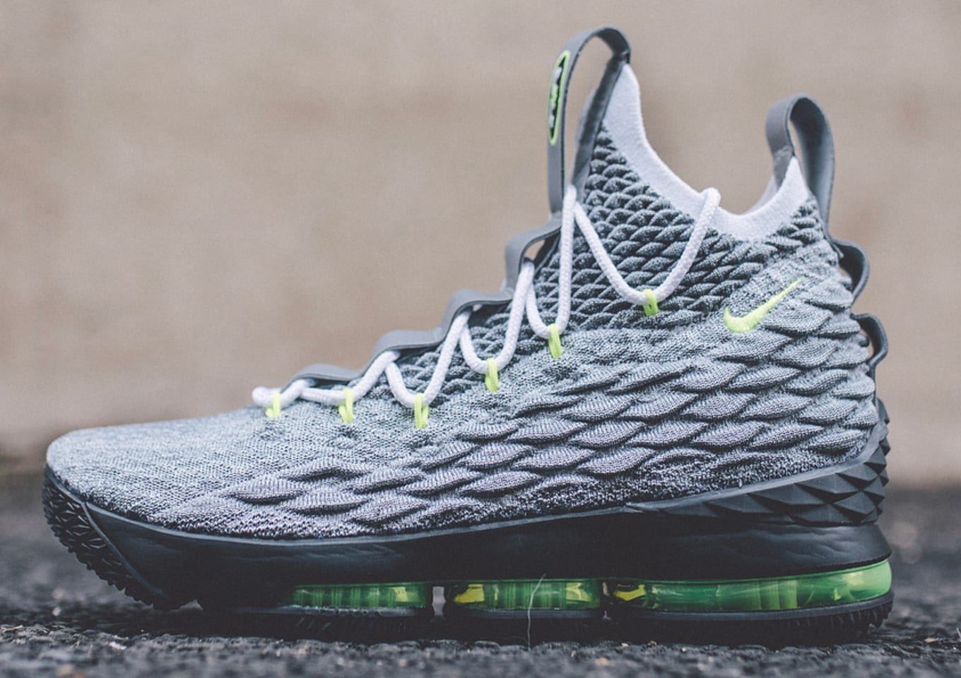 Lebron air max clearance