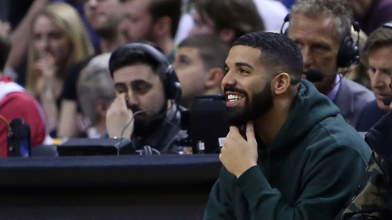 Drake wearing raptors 4s top