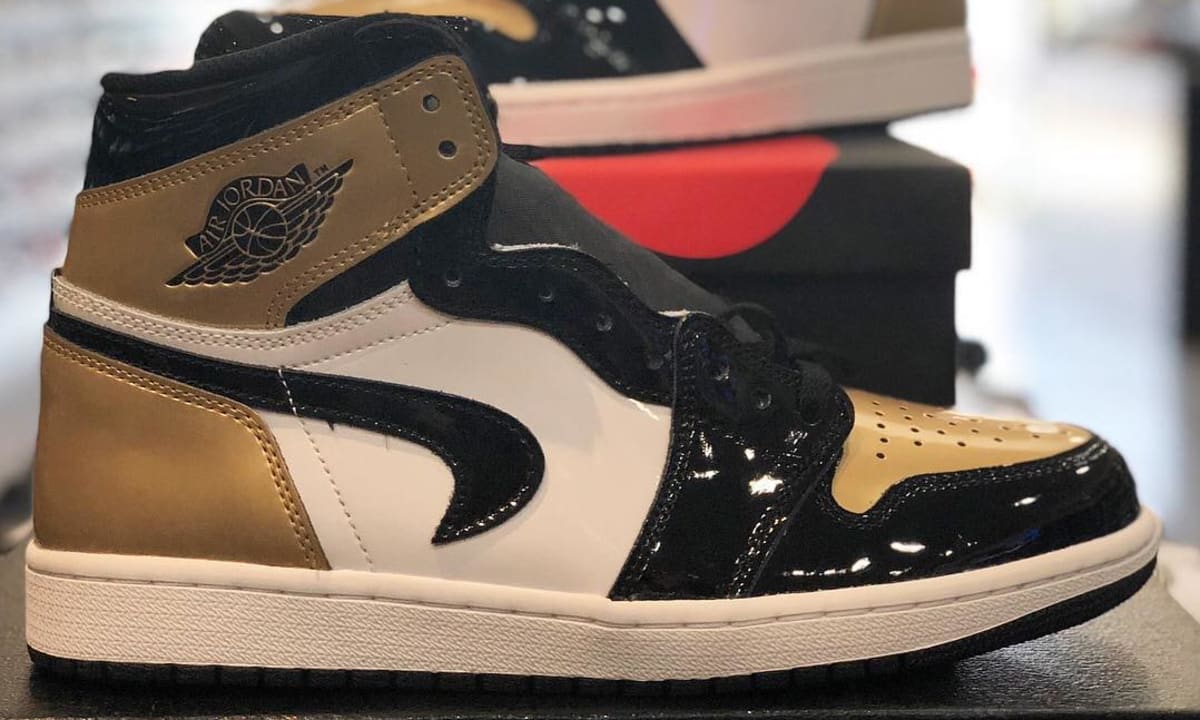 jordan 1 shattered reverse swoosh