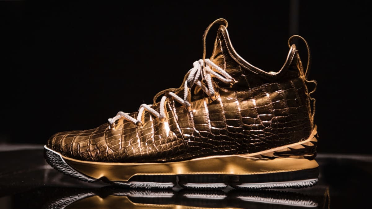 fósil declaración Insignificante The Shoe Surgeon x Nike LeBron 15 '30 K' Worth Over $100,000 | Sole  Collector