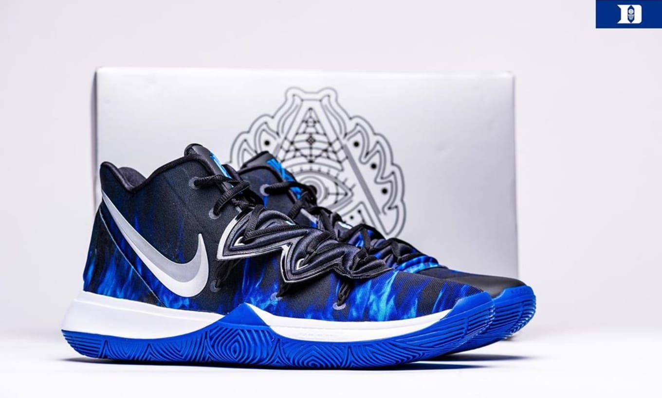 مالح nike kyrie 5 duke blue devils 