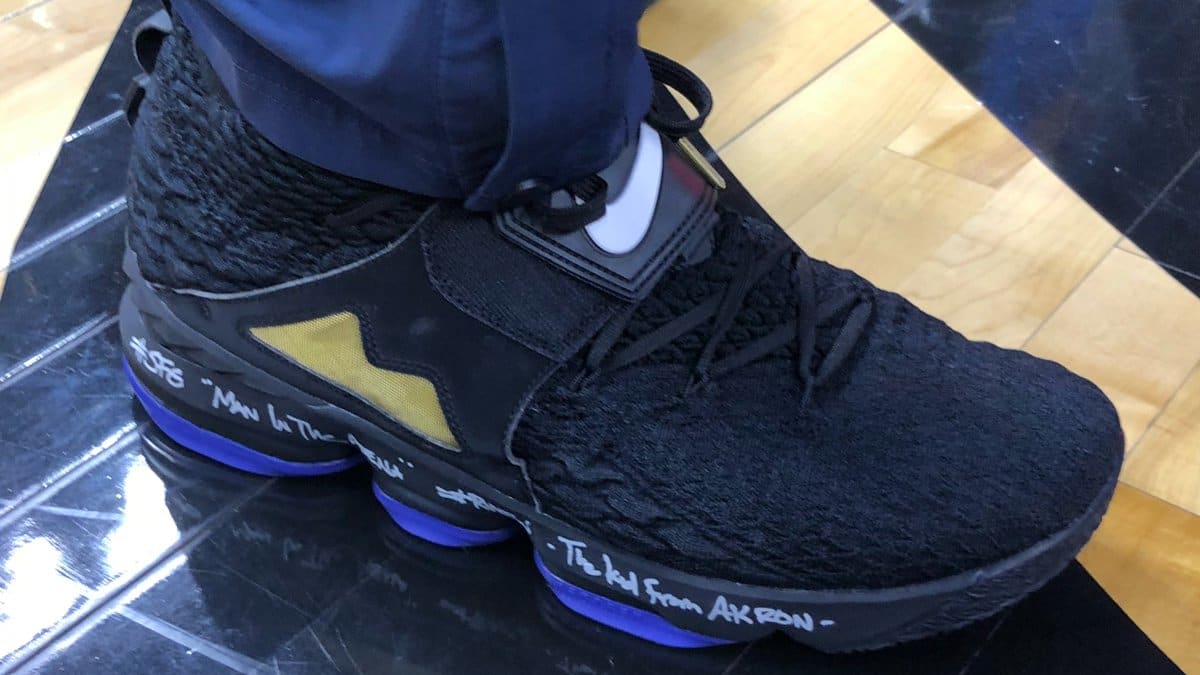 lebron 15 diamond turf footlocker