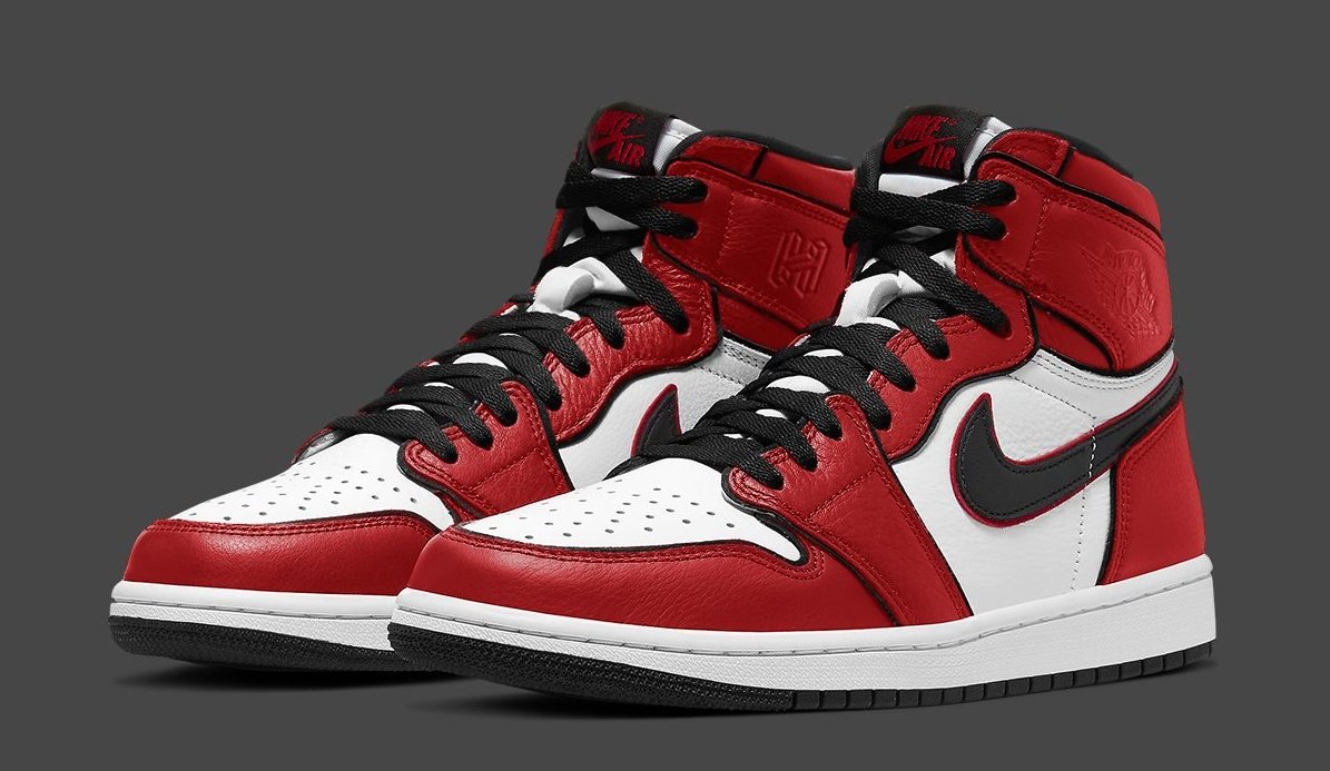 Download Free Air Jordan 1 Retro High Og Bloodline 2 0 Release Date 555088 129 Sole Collector PSD Mockups.