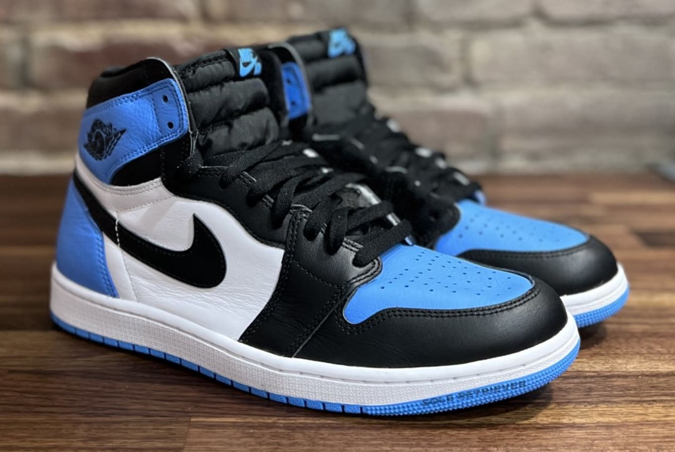 AIR JORDAN 1 RETRO UNIVERSITY BLUE 29cm