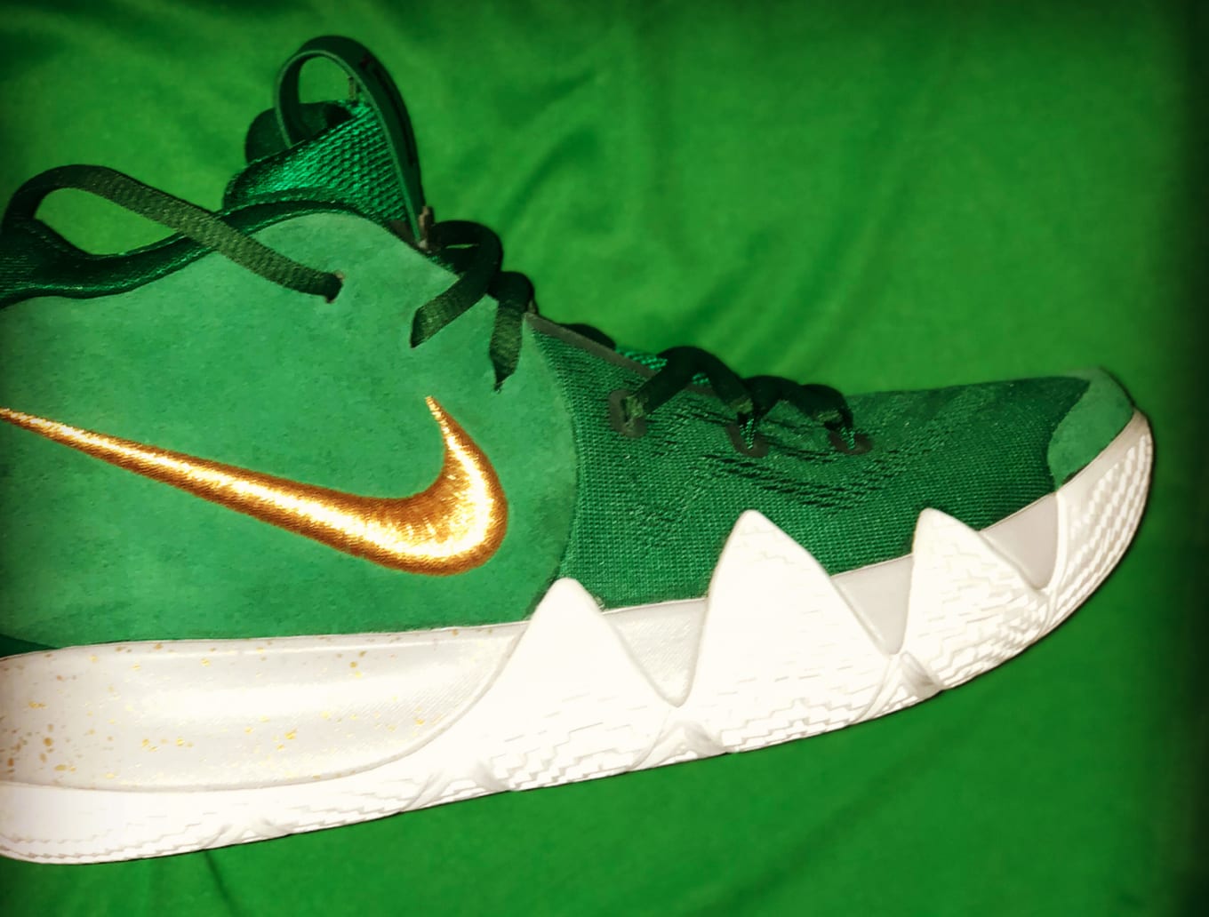 kyrie 4 clover