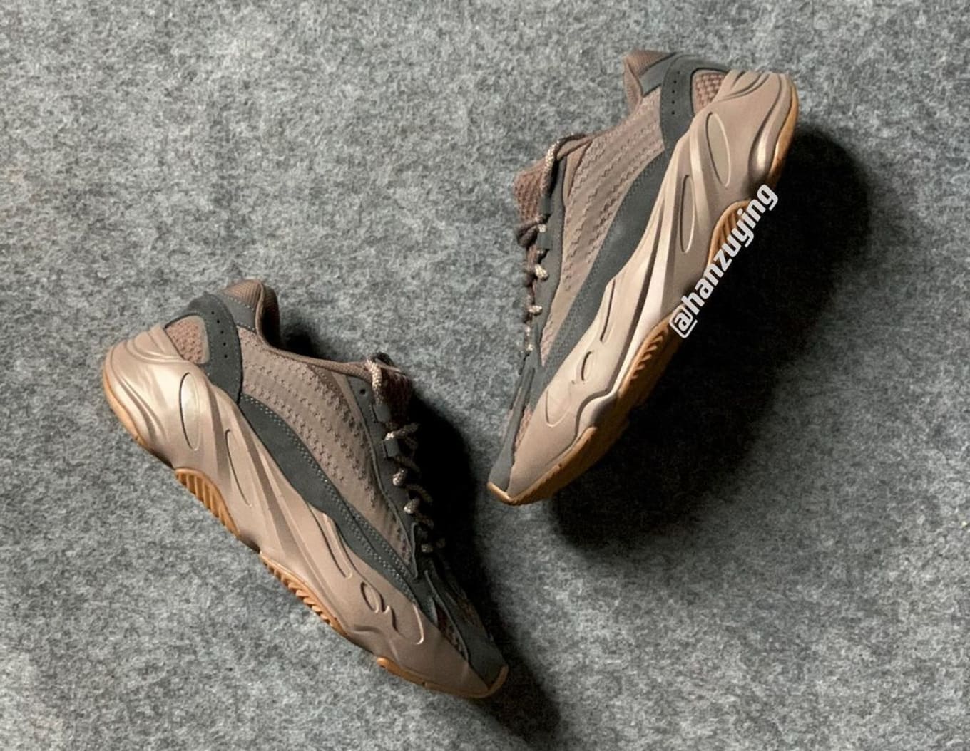 yeezy 700 v2