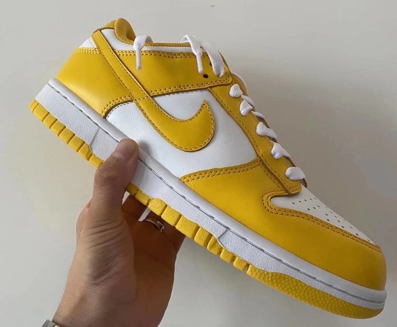 nike yellow white