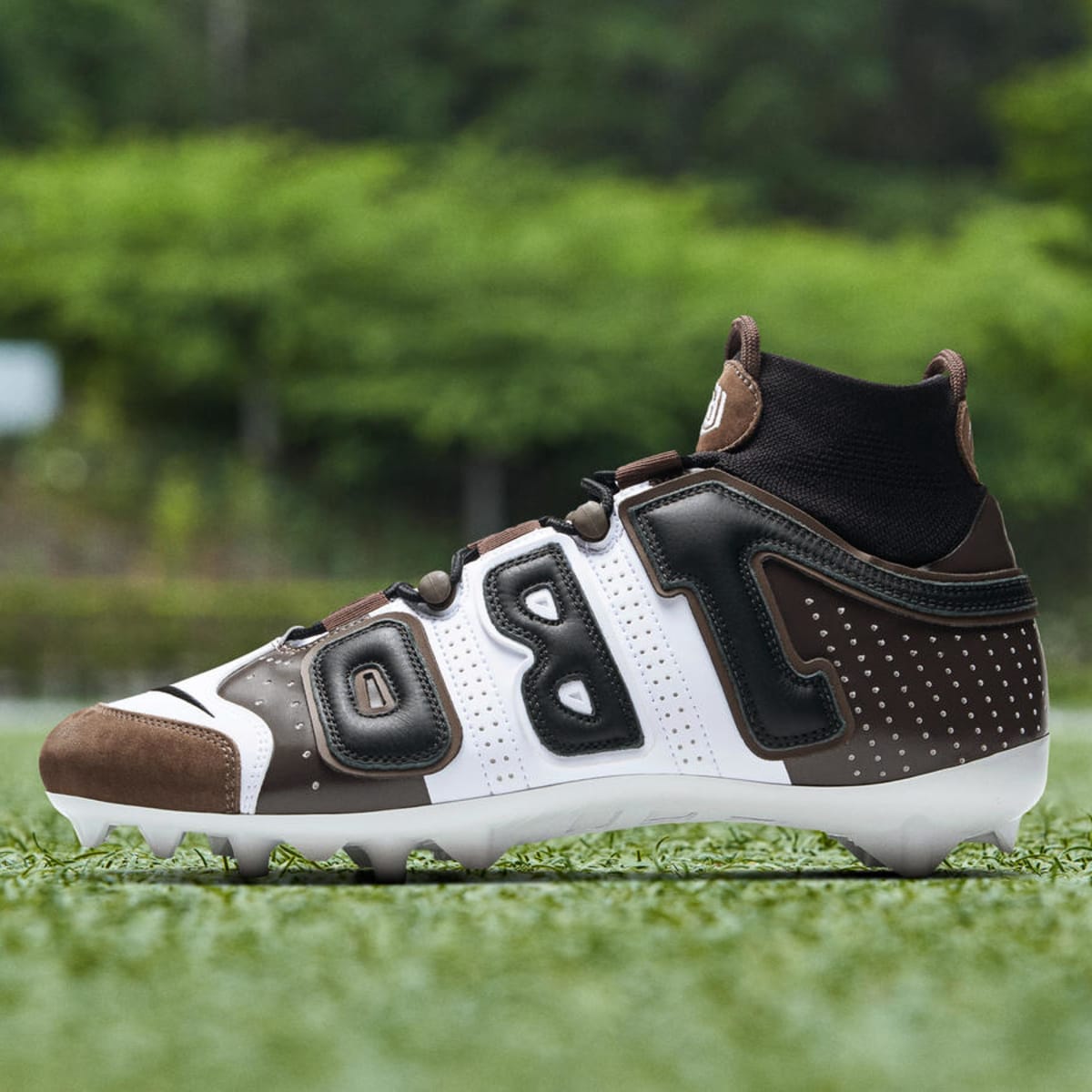 travis scott cleats