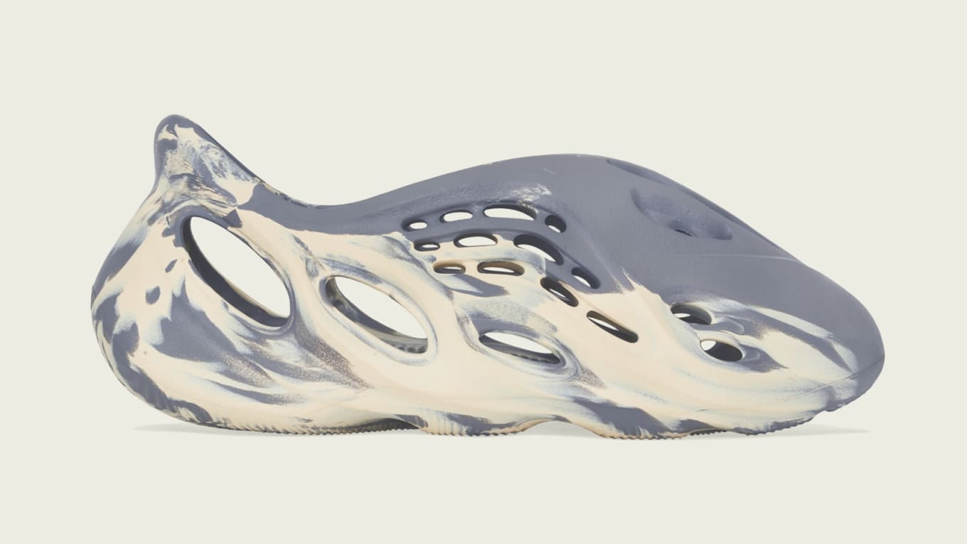 Yeezy Foam Runner Mx Cream Clay On Feet / Official Images Of The Adidas Yeezy Foam Runner 