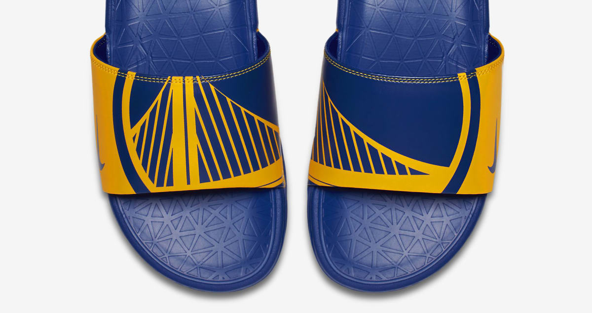 nike benassi be true slides