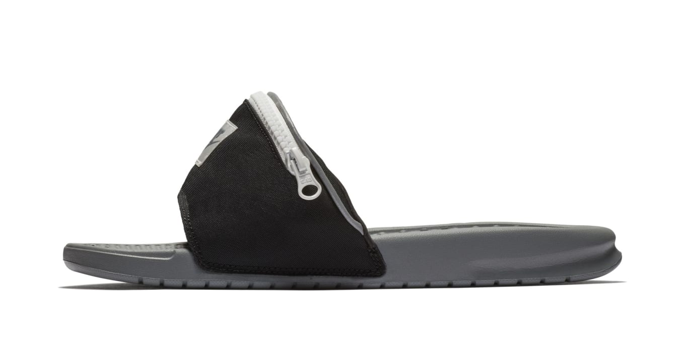nike sandals with pouch