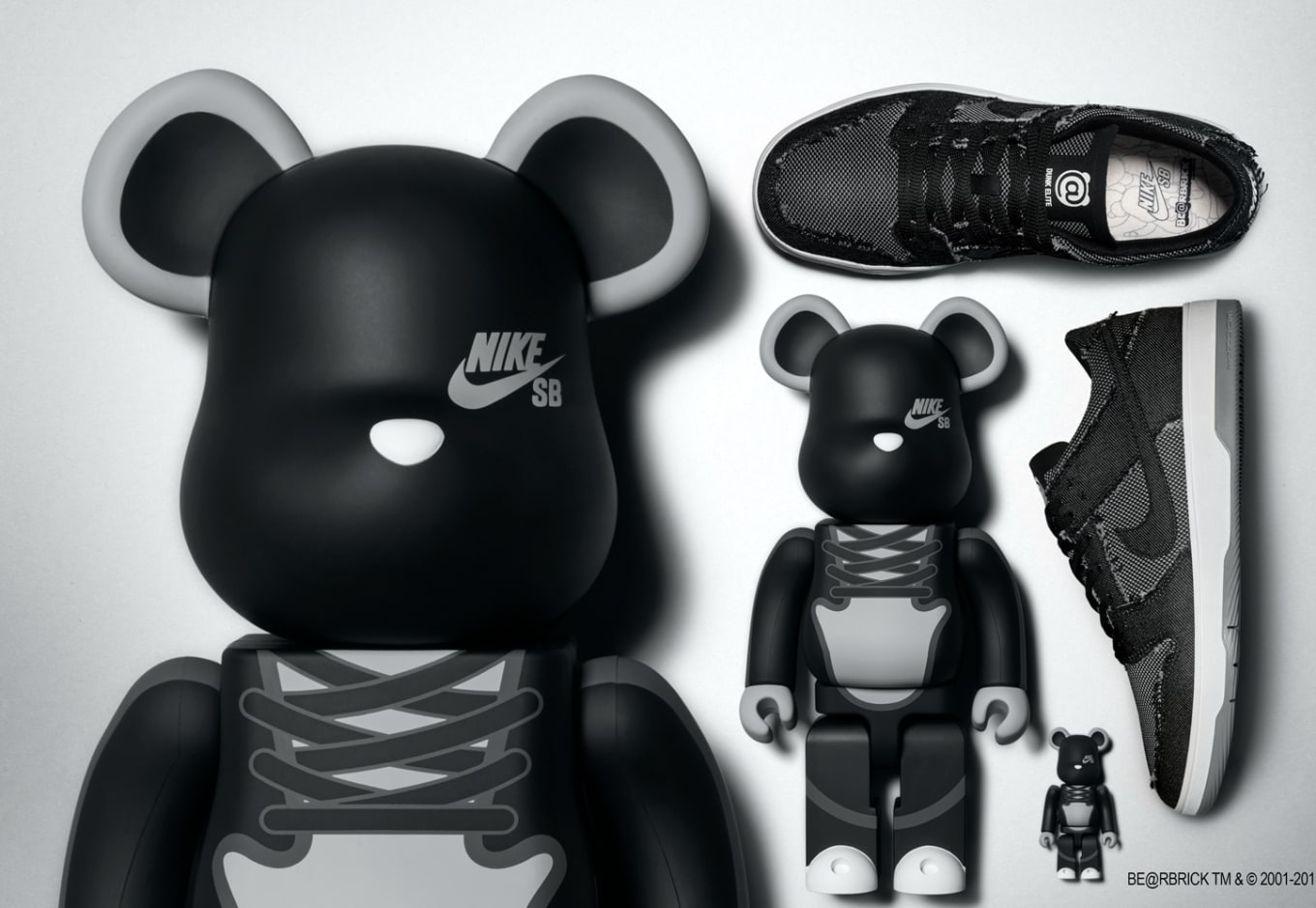 nike sb dunk low bearbrick