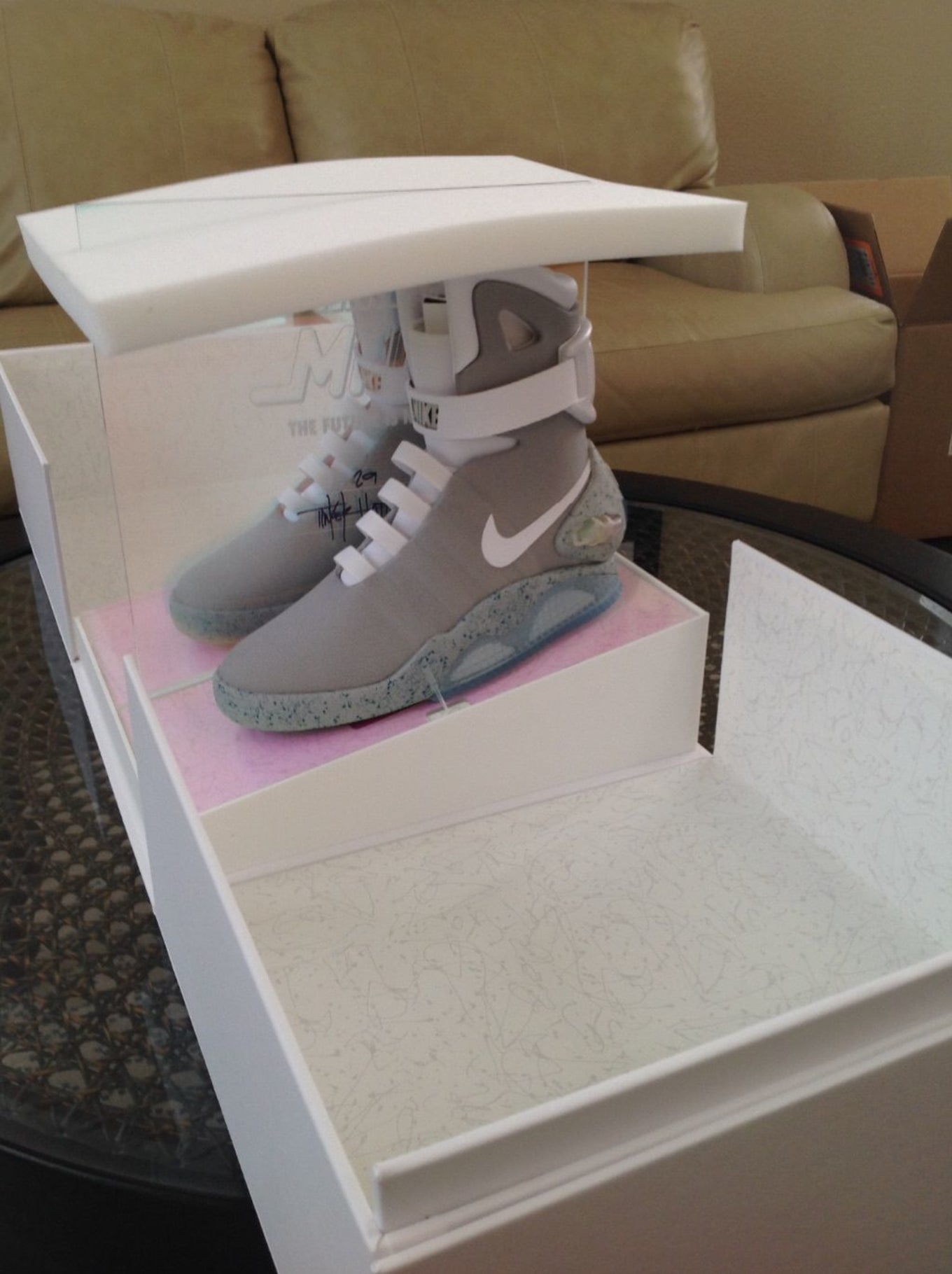 self lacing nike mag price