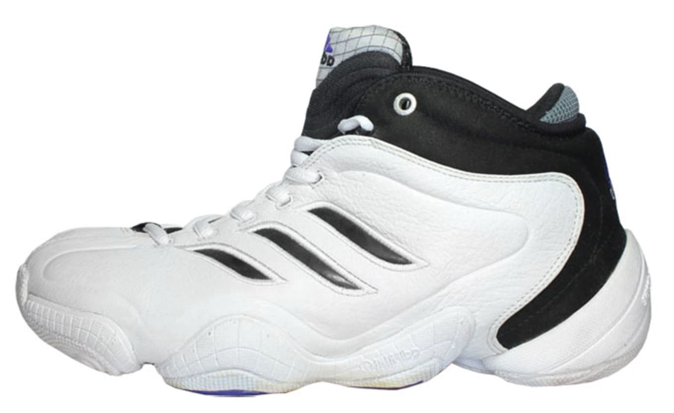 kobe bryant first sneaker
