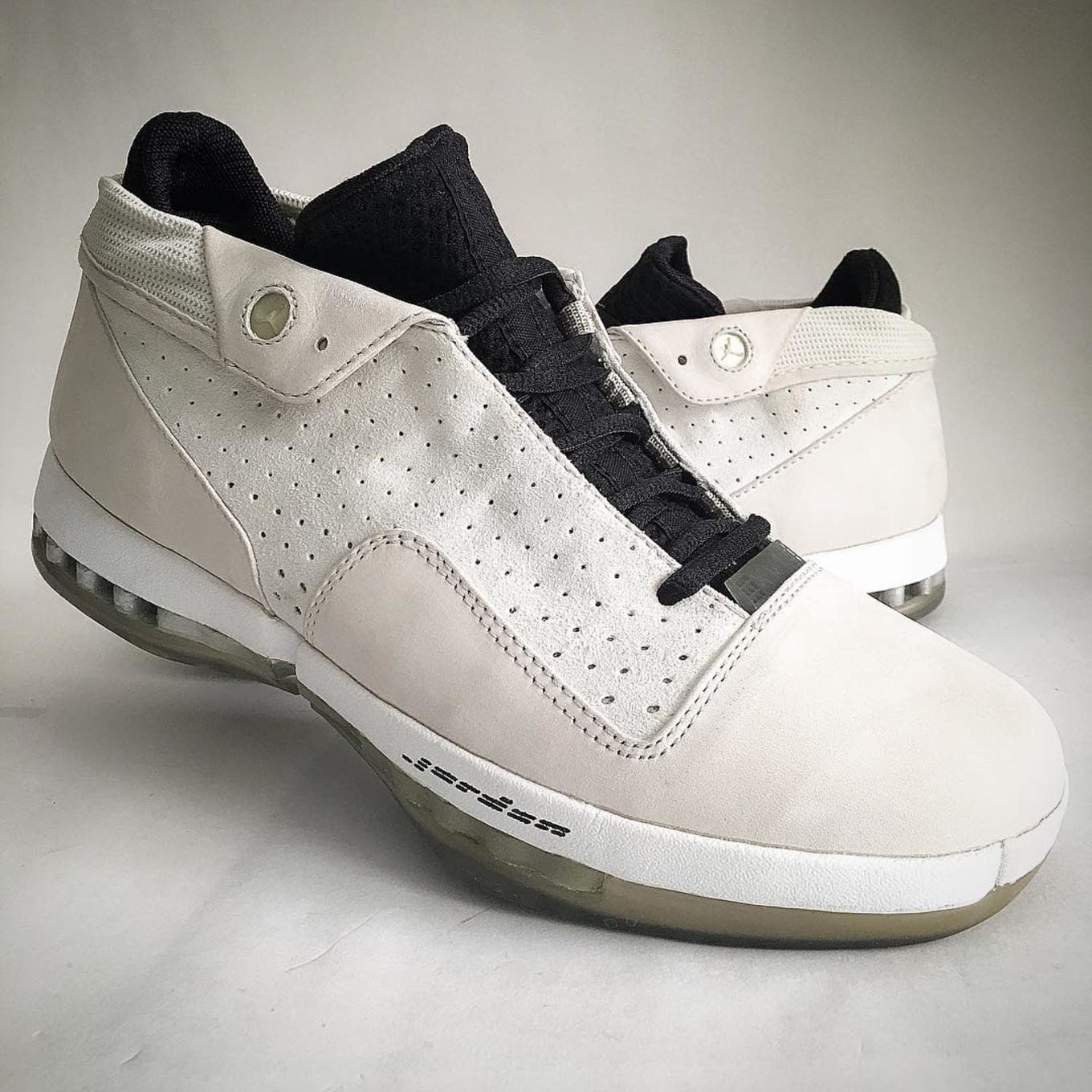 Jordan 16 low white best sale
