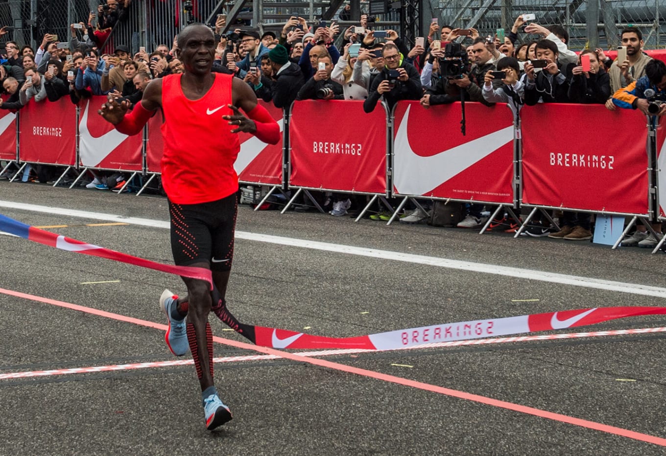 eliud kipchoge breaking2