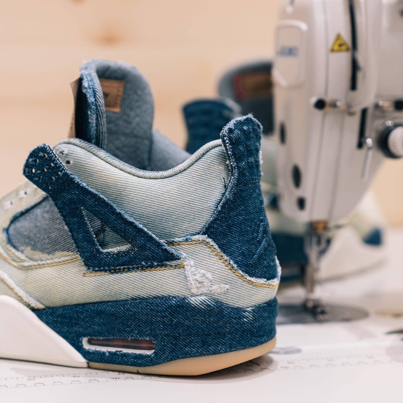 tie dye levi jordan 4