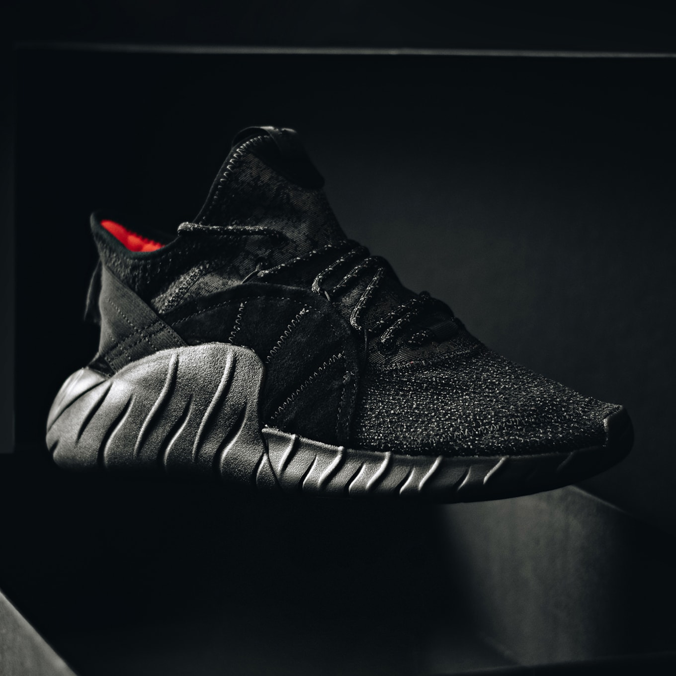 Adidas tubular rise black