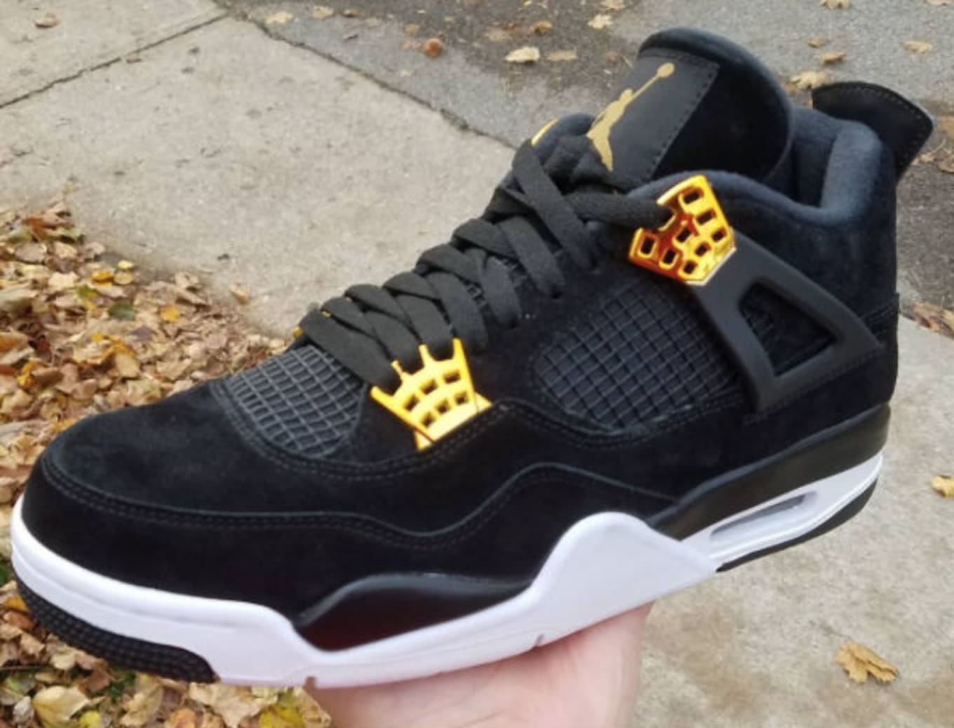 jordan retro 4 royalty black