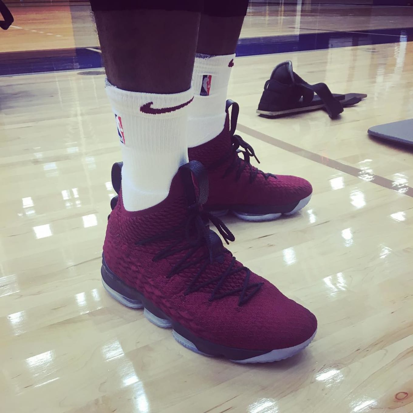 maroon lebron 15