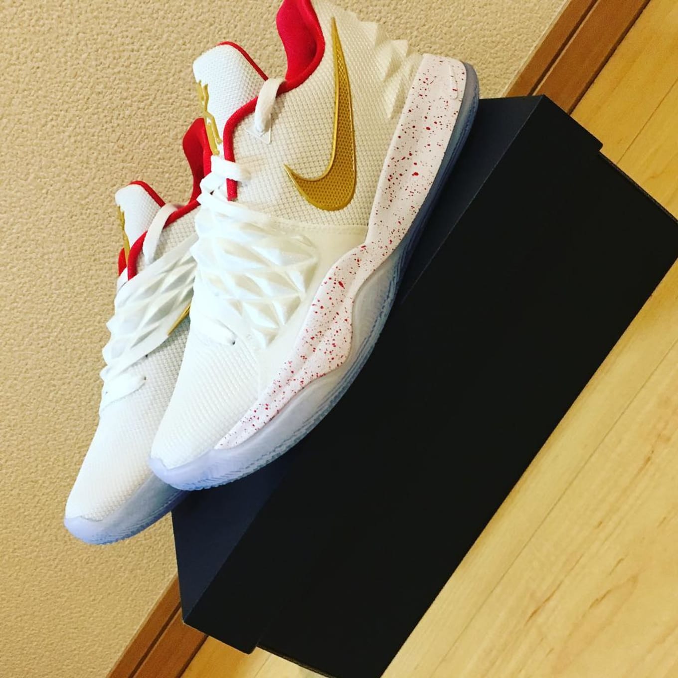 kyrie low id white and gold