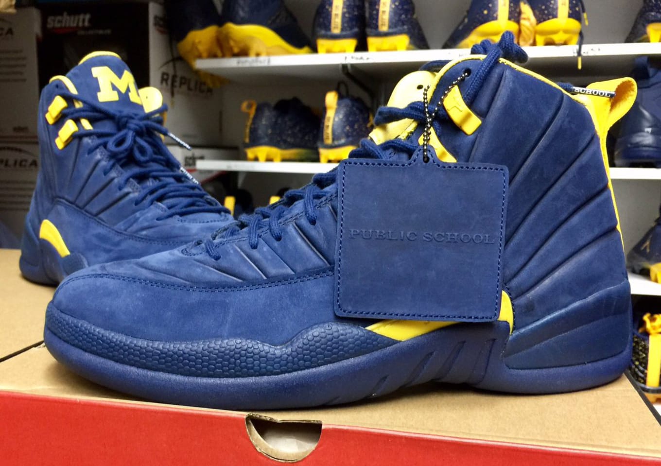 Air jordan 12 rtr michigan nrg top