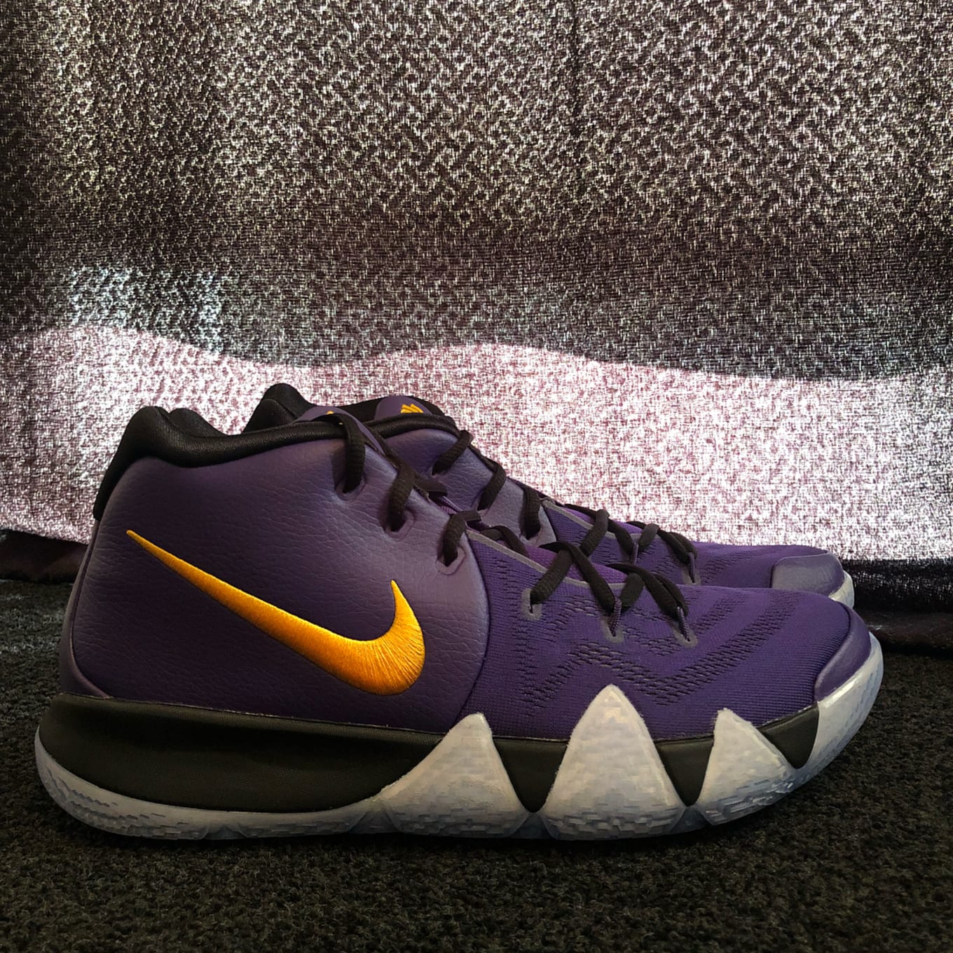 kyrie 4 lakers