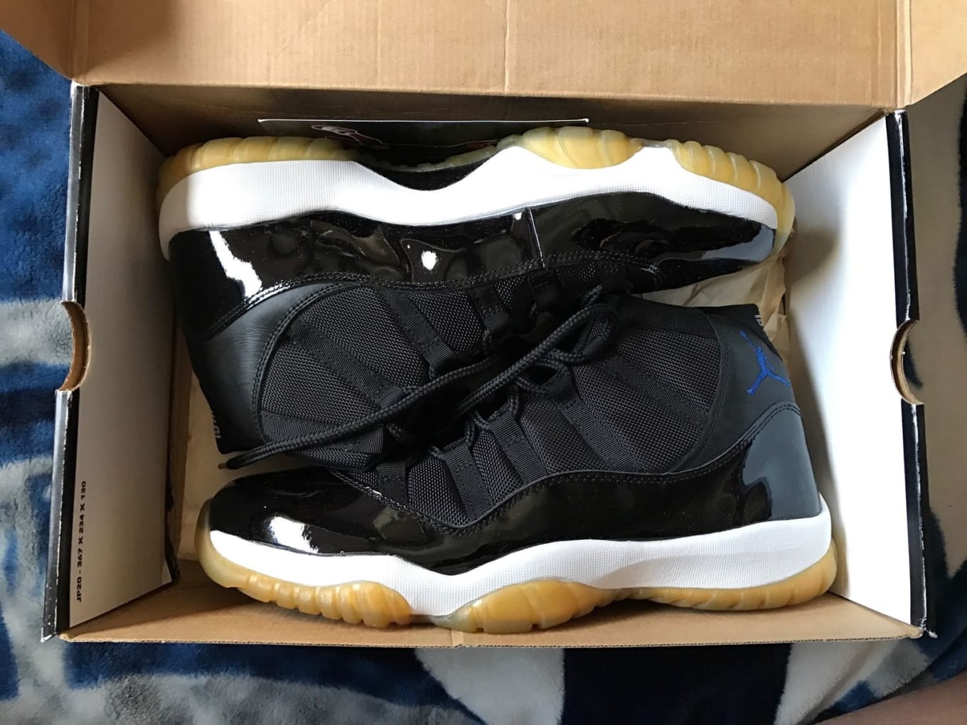 air jordan 11 space jam 2000