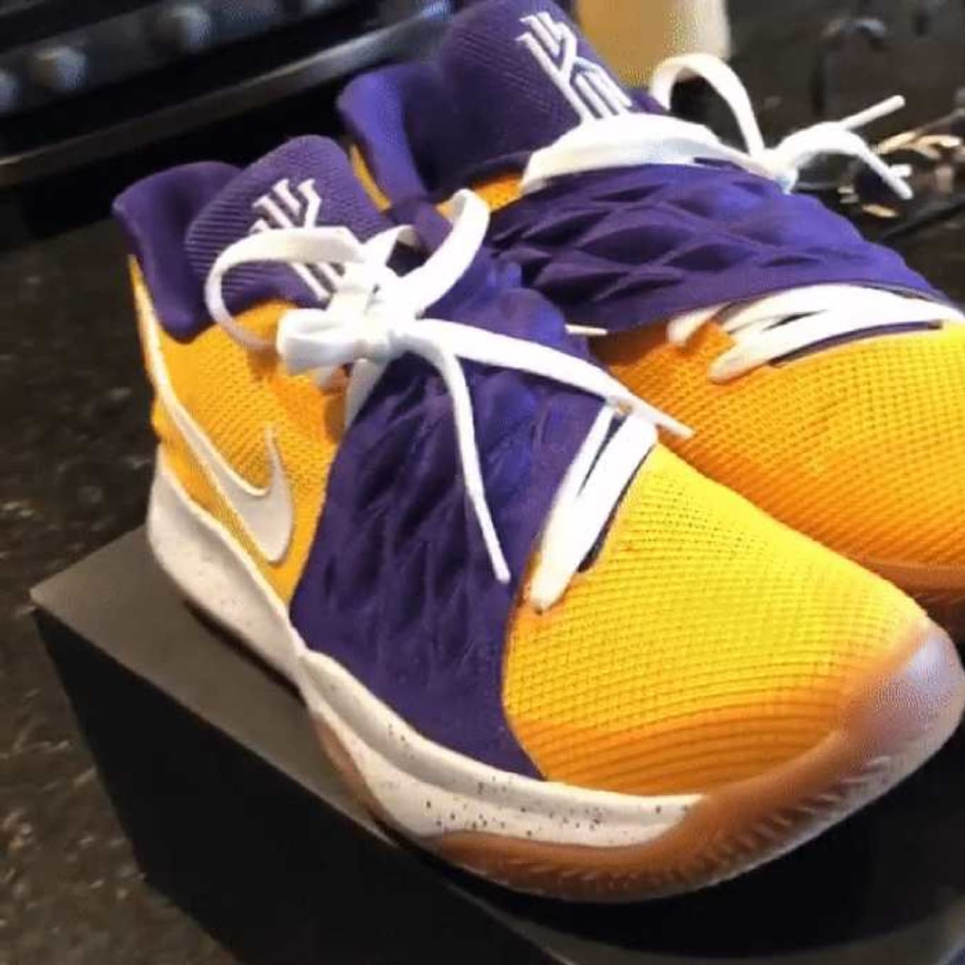 kyrie 2 low lakers