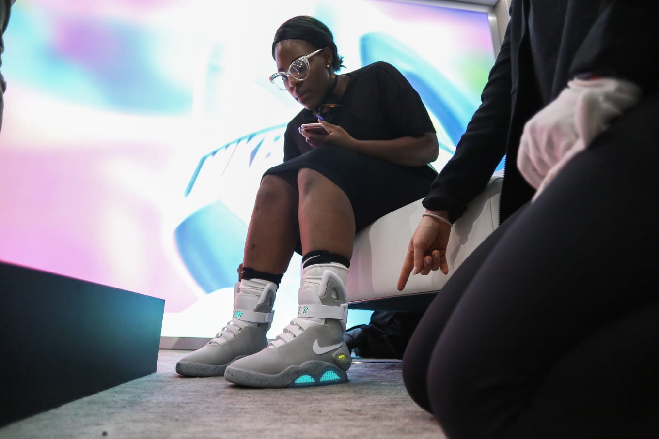 Nike air mag outfit 2025