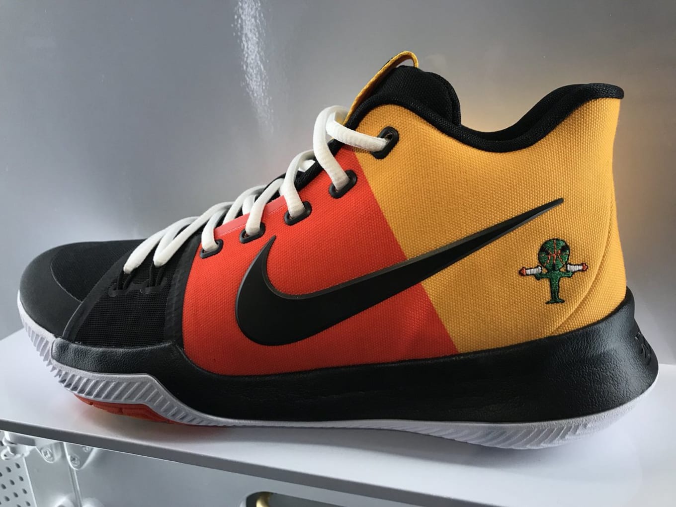 kyrie 3 raygun