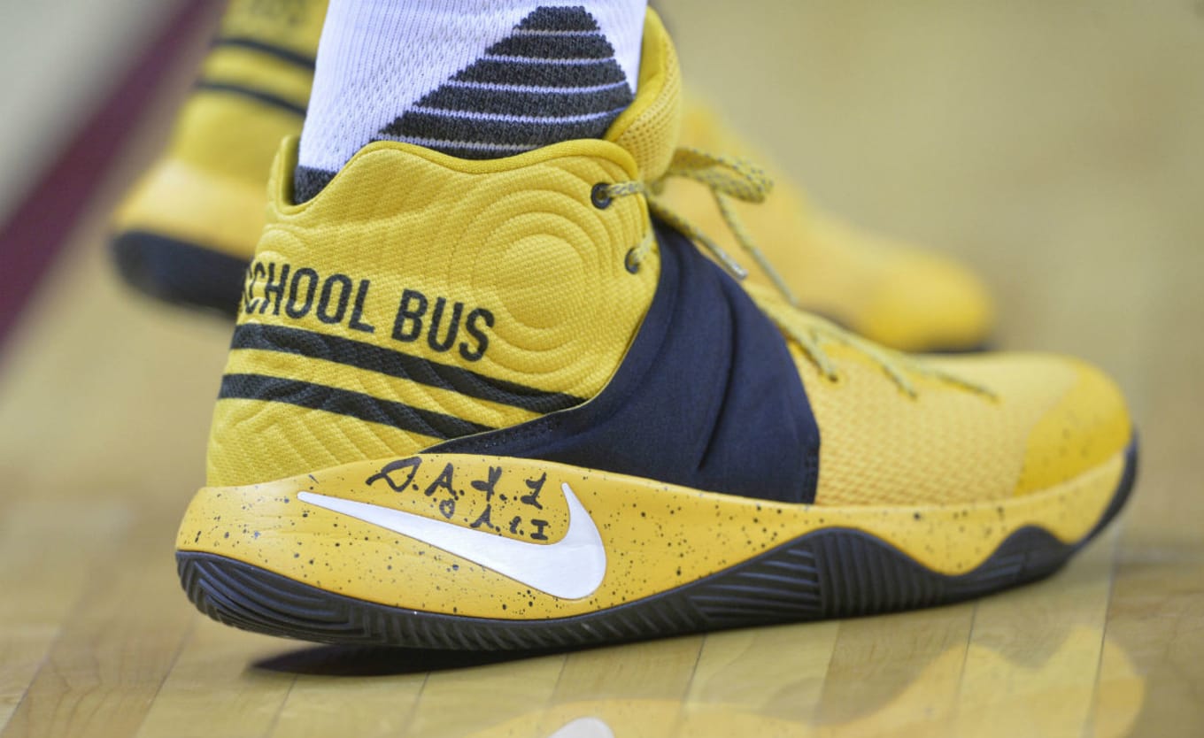 kyrie 3 school bus