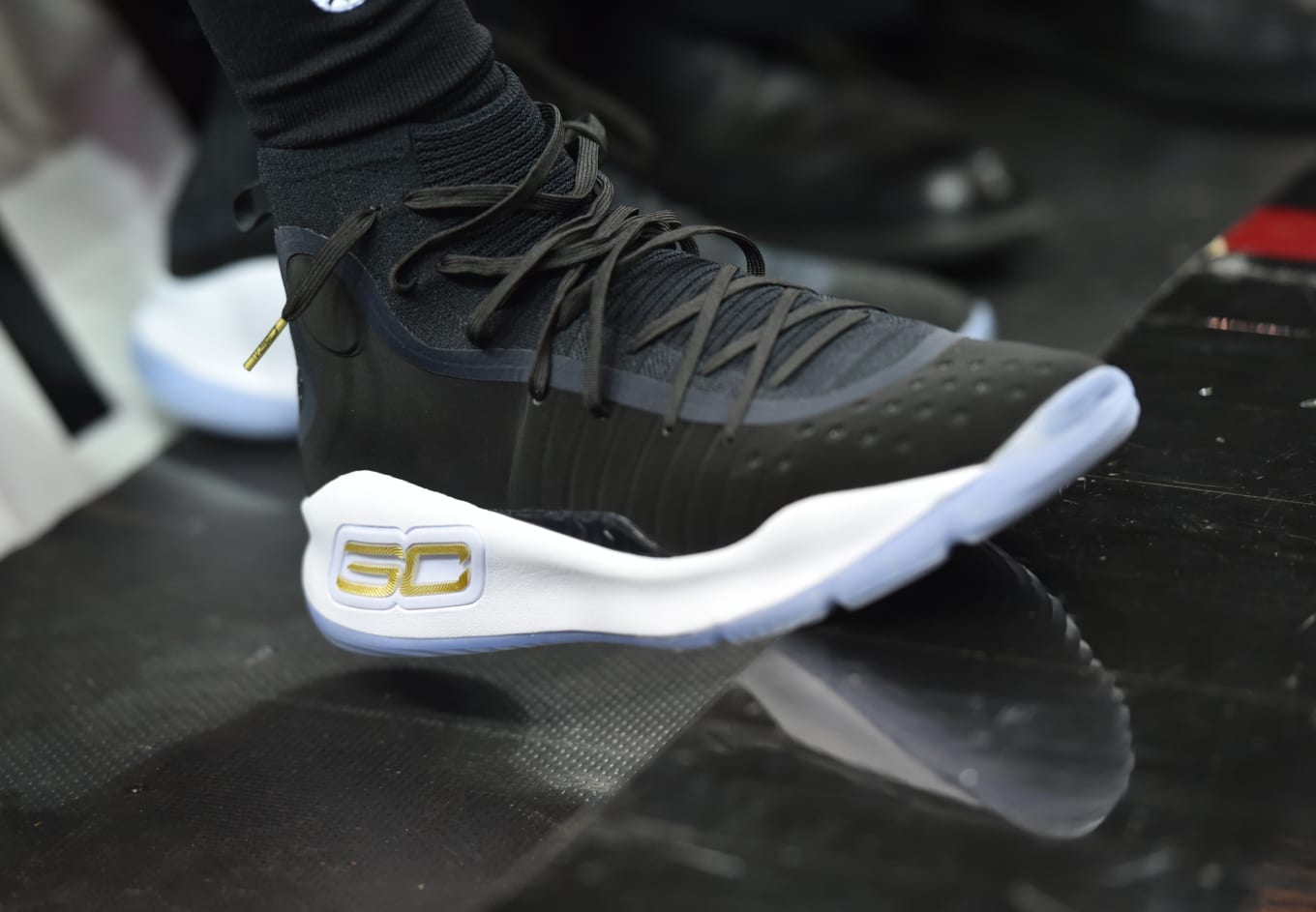 stephen curry under armour shoes black and white