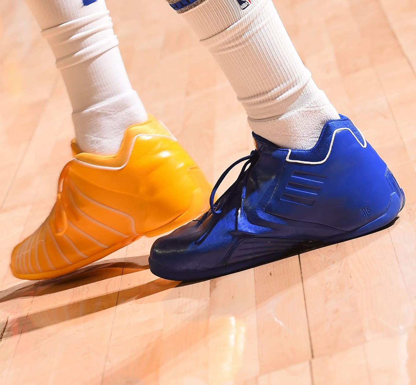 Prueba de Derbeville Permanecer Brillante Nick Young Adidas TMac 3 Mismatched Warriors PE | Sole Collector