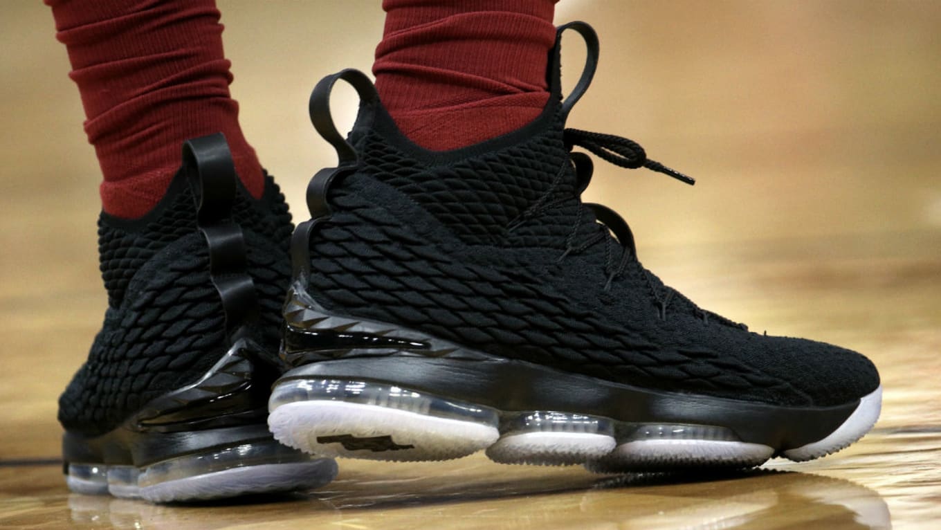 Lebron 15 black white store