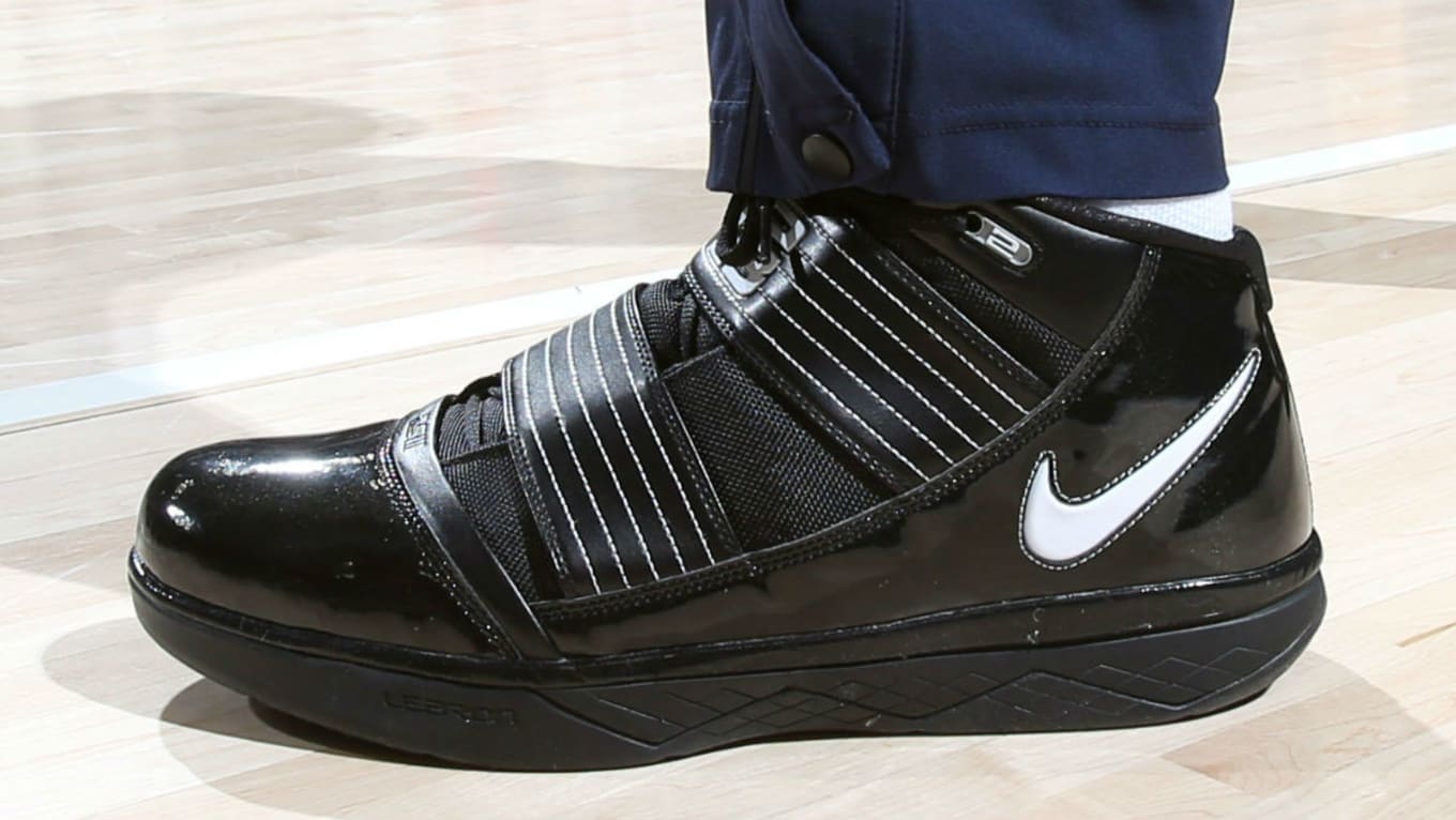 lebron james nike soldier shoes