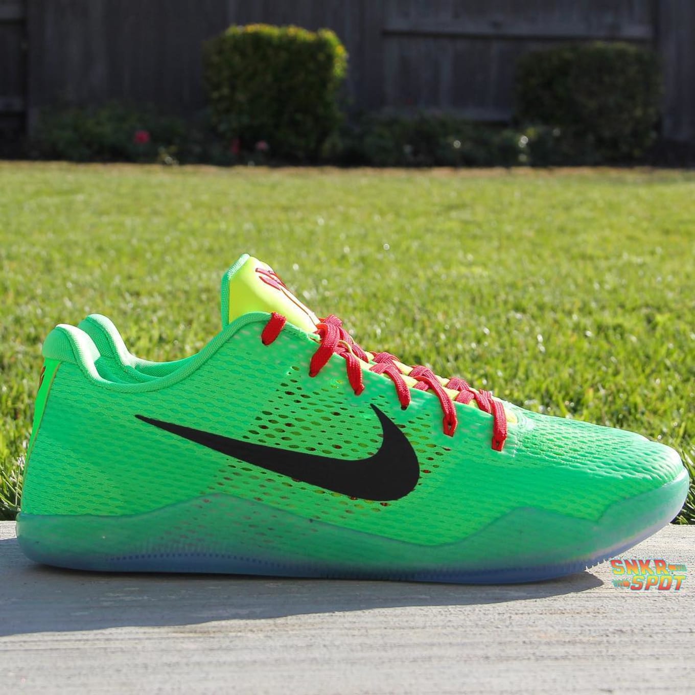 kobe 11 elite grinch