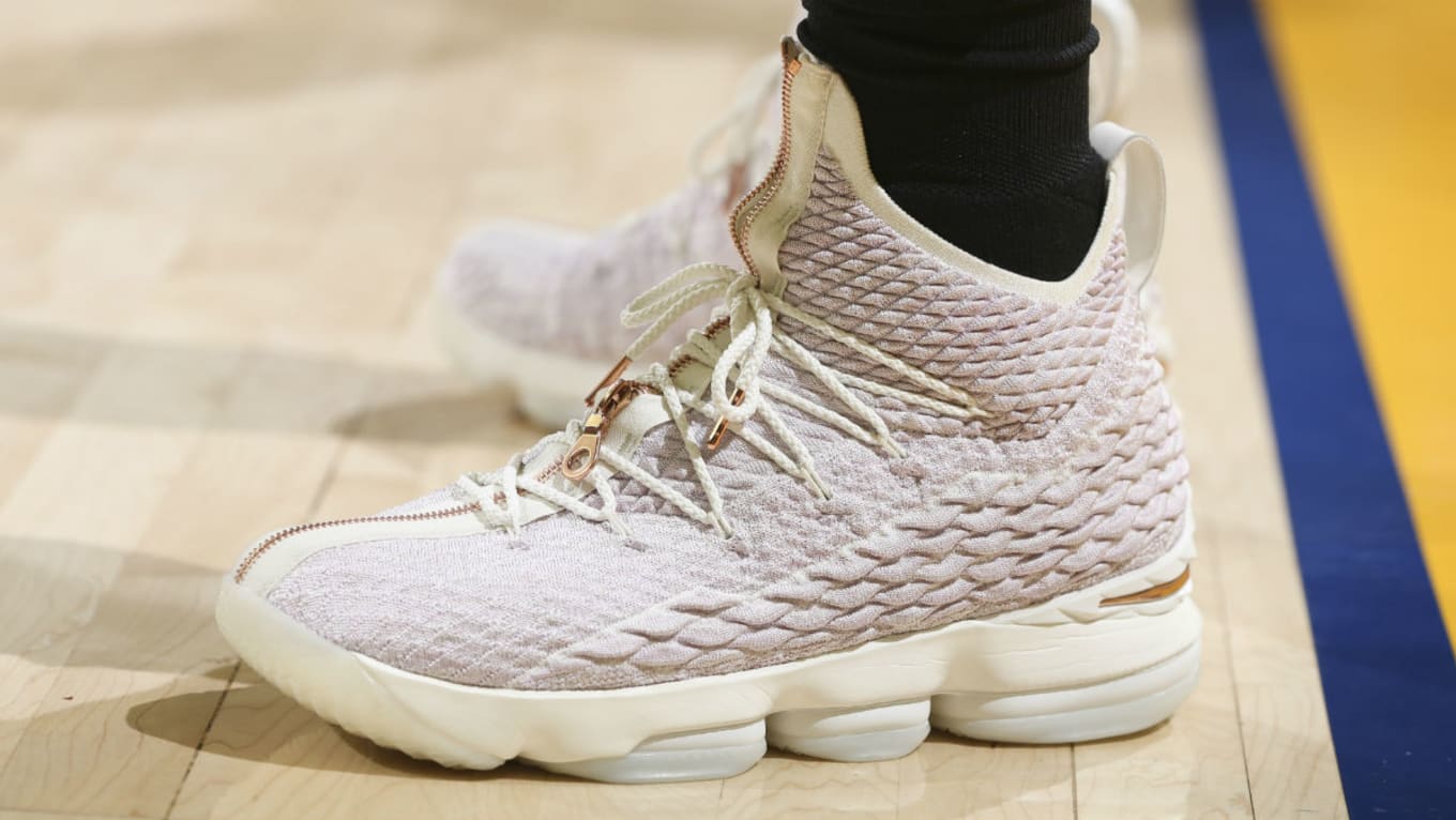 Lebron 15s gold hotsell