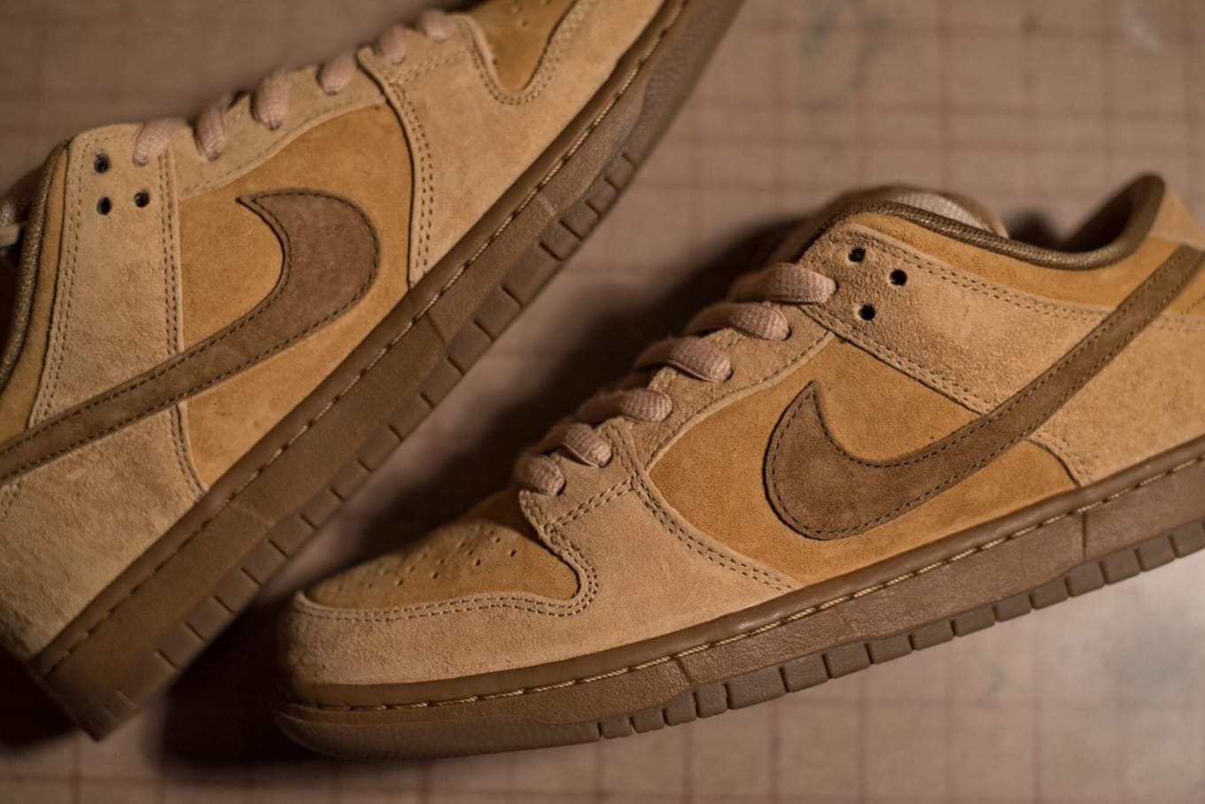 tan nike dunks