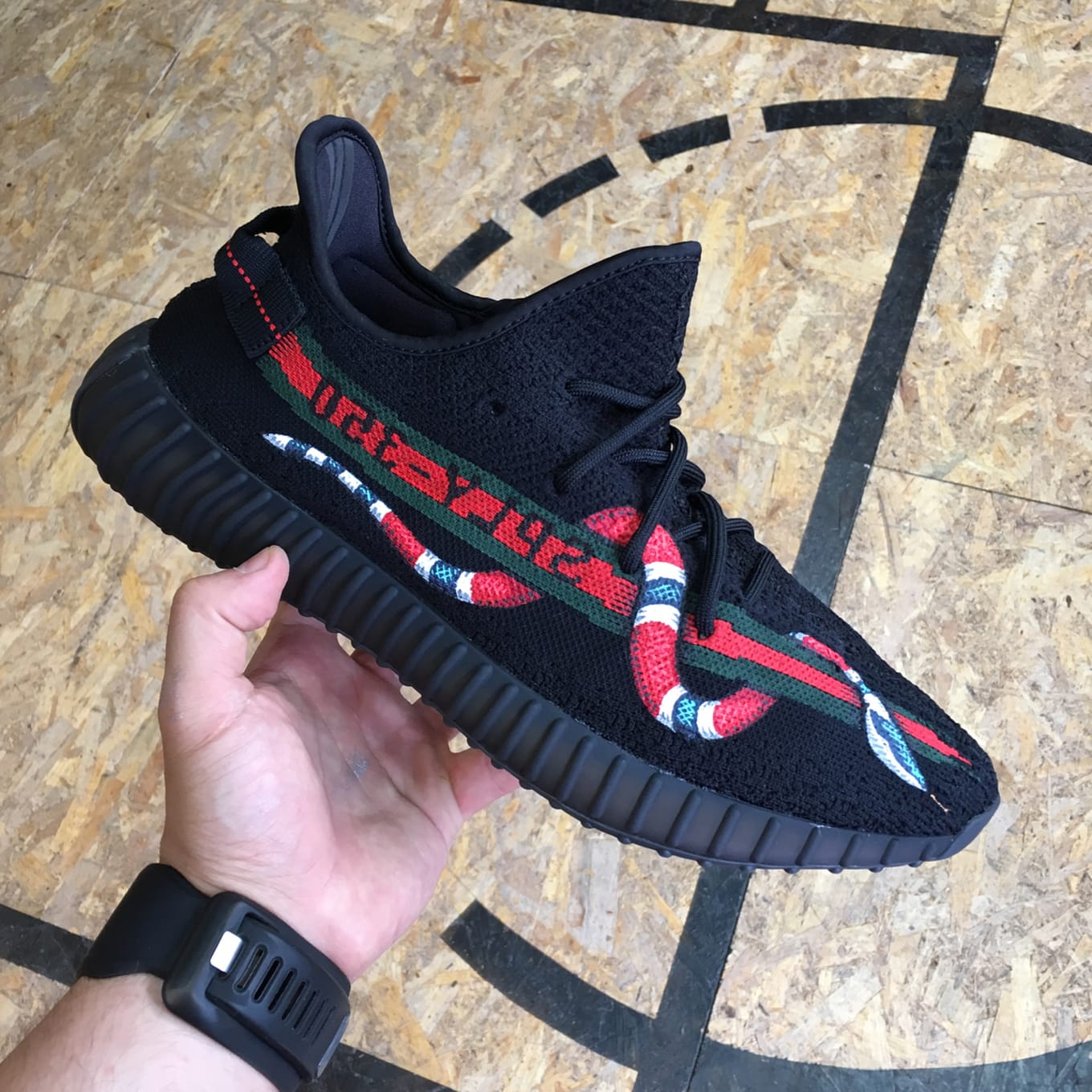 Gucci x yeezy boost 350 v2 sale