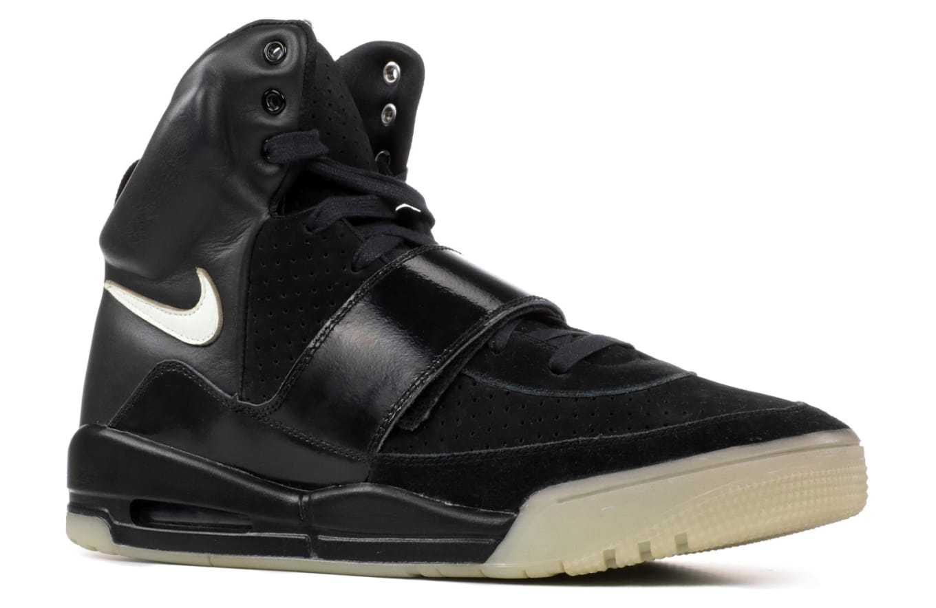 air yeezy glow in the dark tour sample