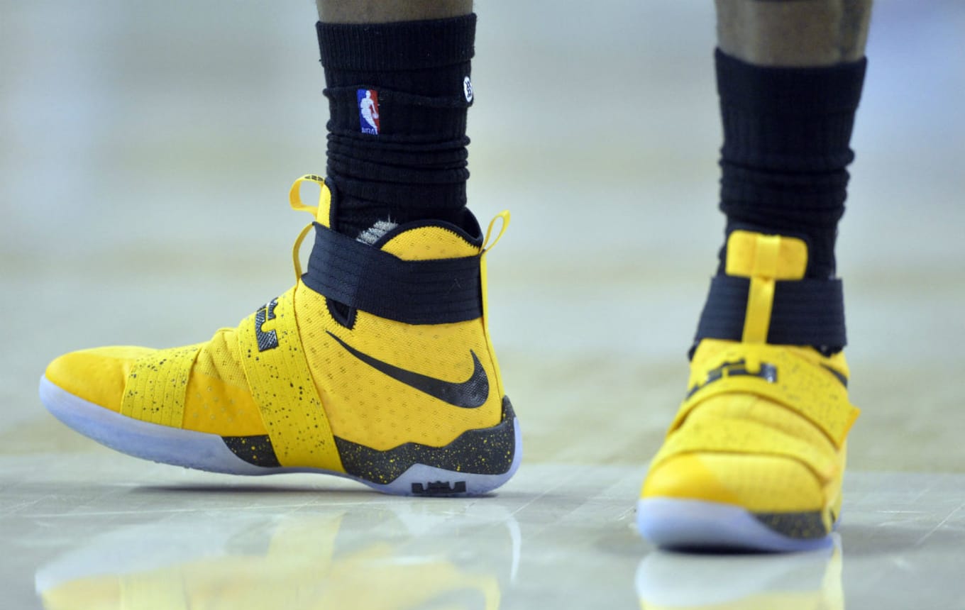 lebron soldier 10 black and yellow