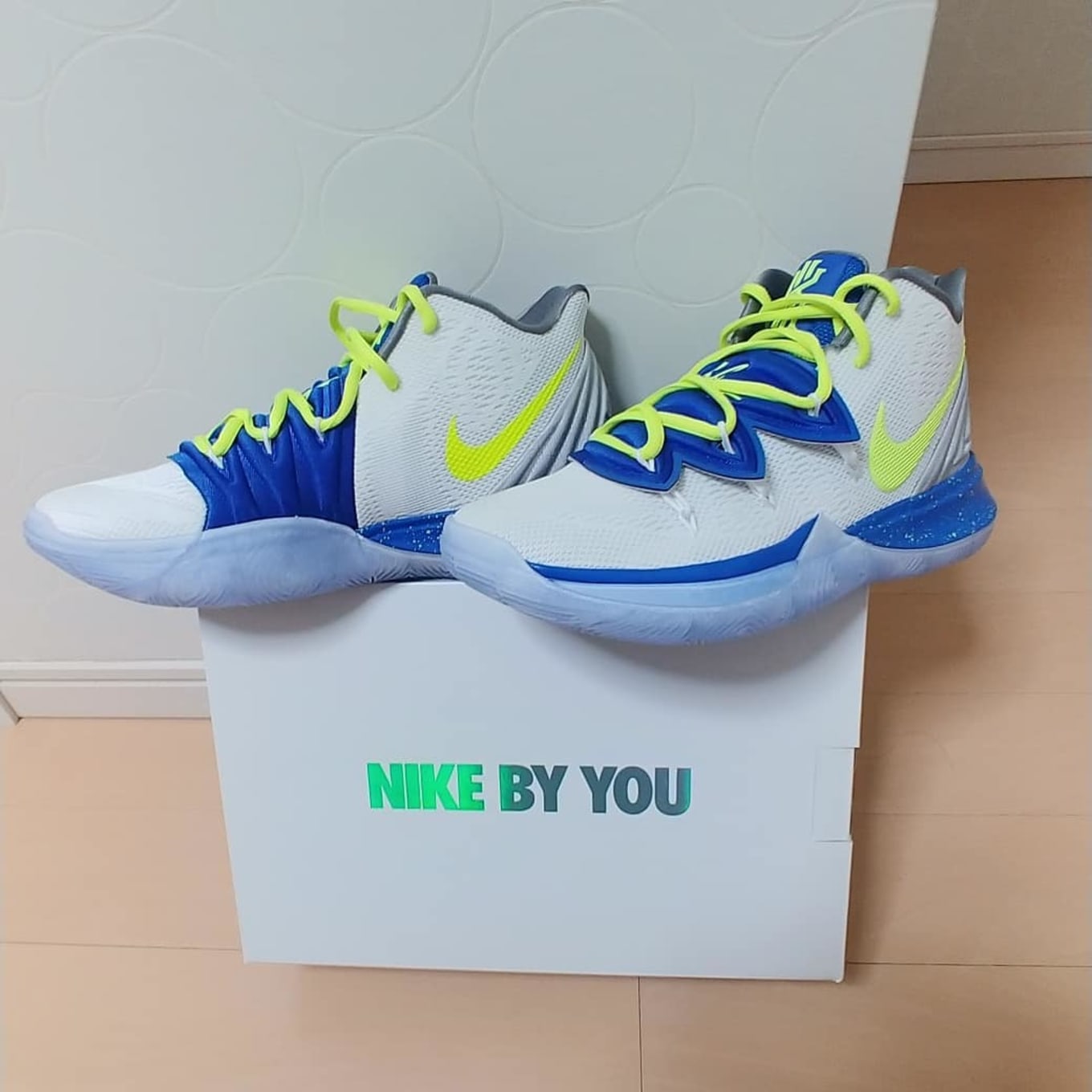 Nike Men 's Kyrie 5 Team Basketball Shoes White Black Sales