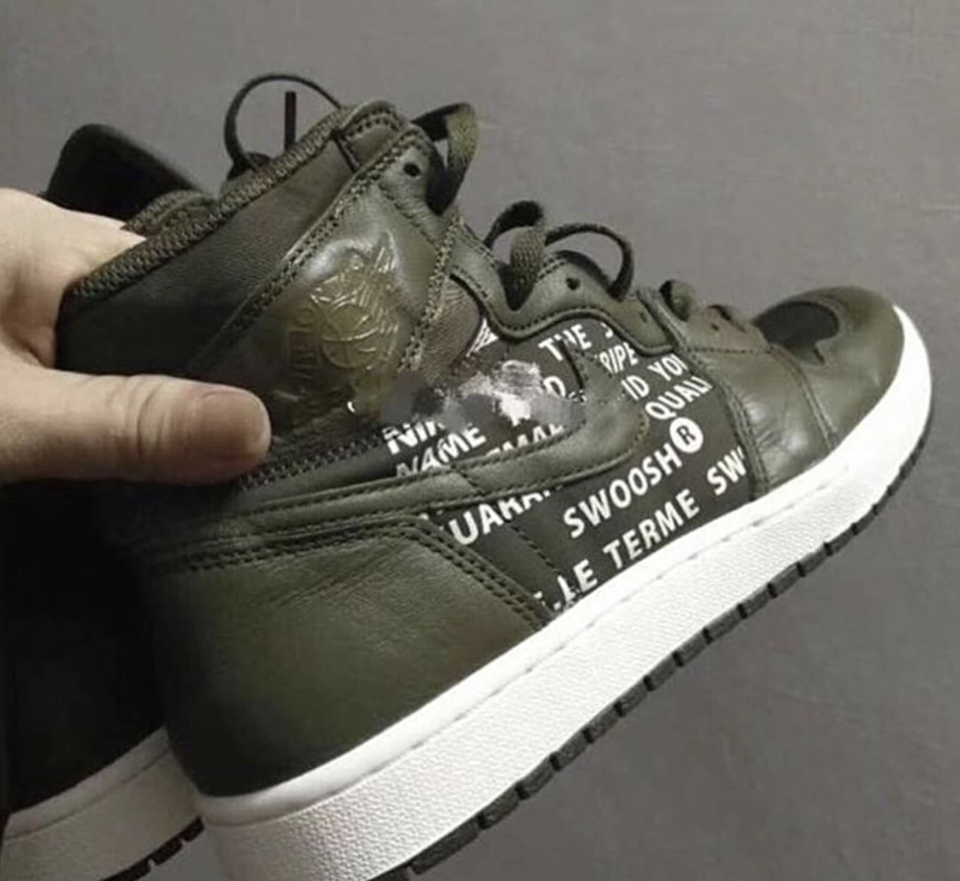 aj1 swoosh