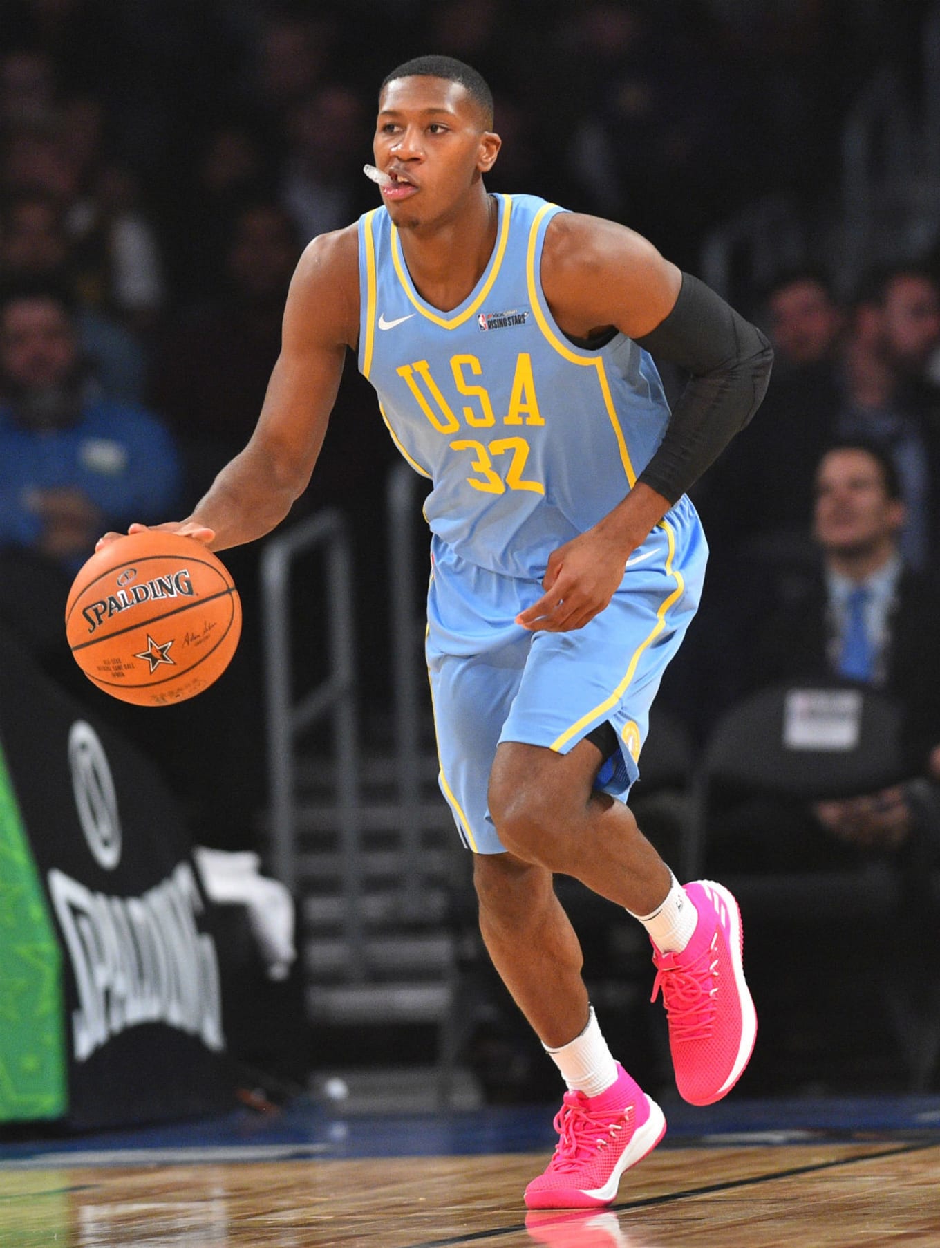 dennis smith jr pink shoes