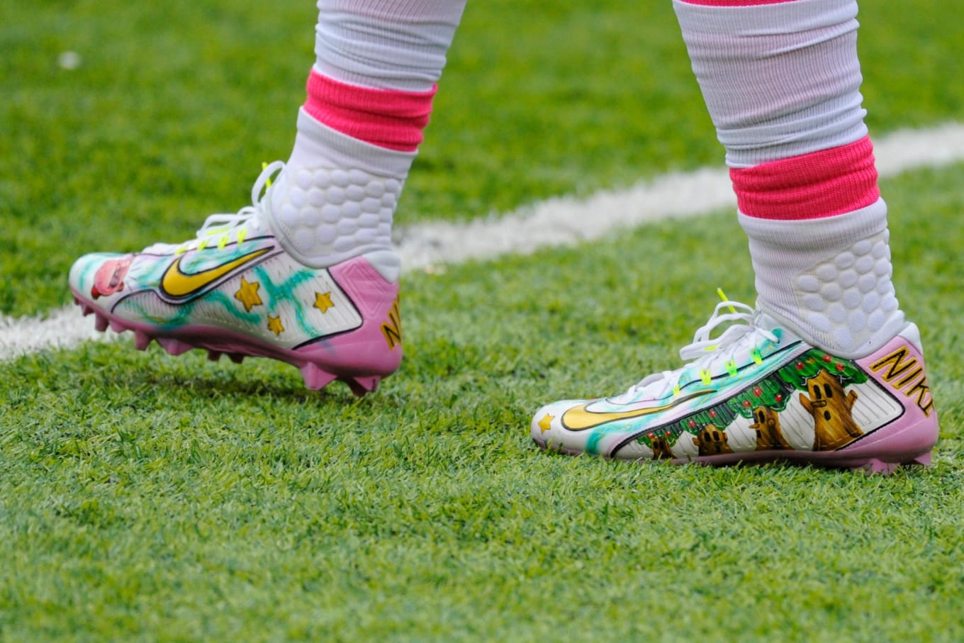 nike pink football cleats breast cancer