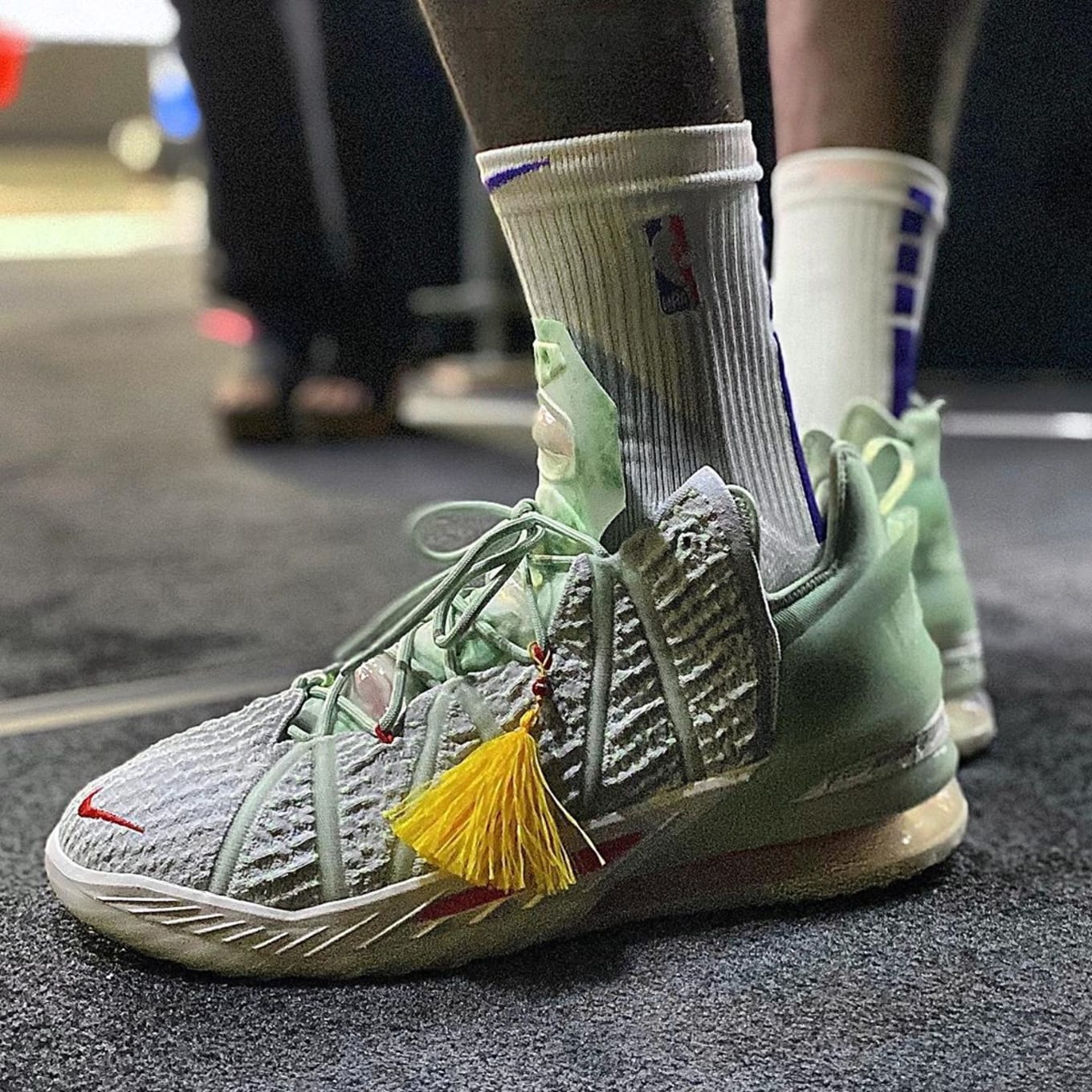 lebron 18 sneakers