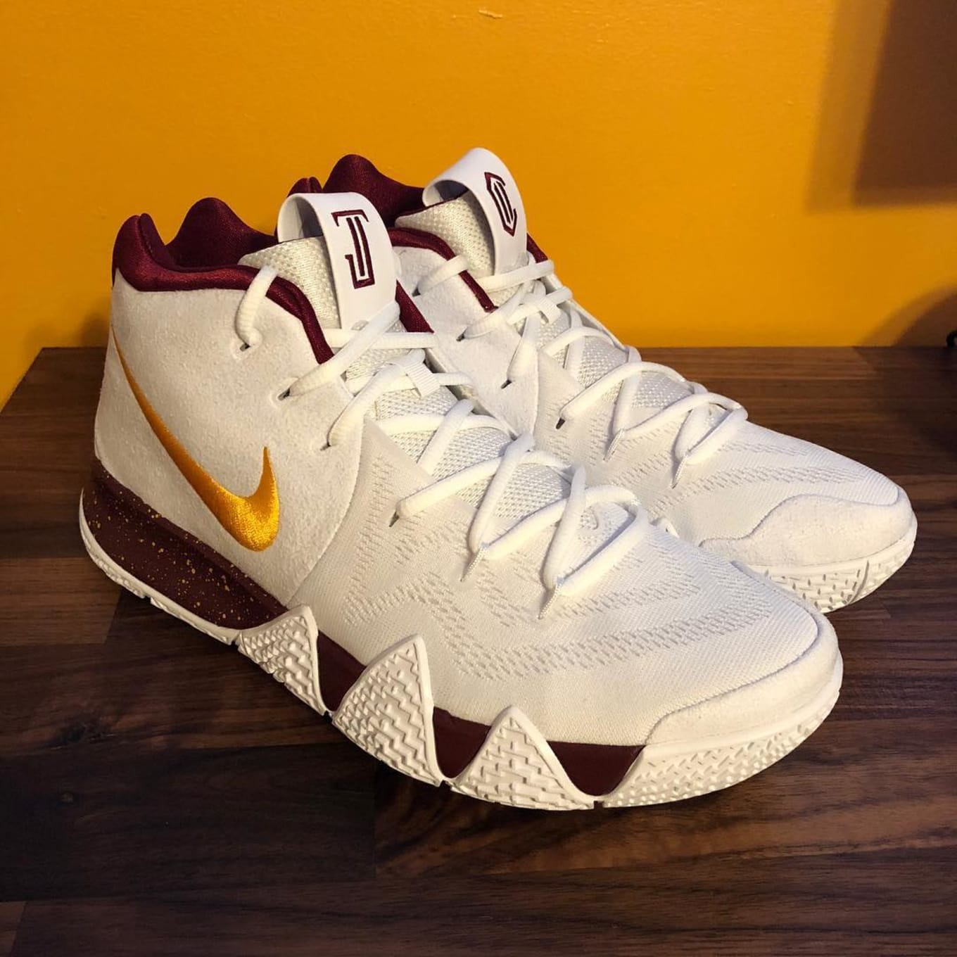 White and gold kyrie 4 deals